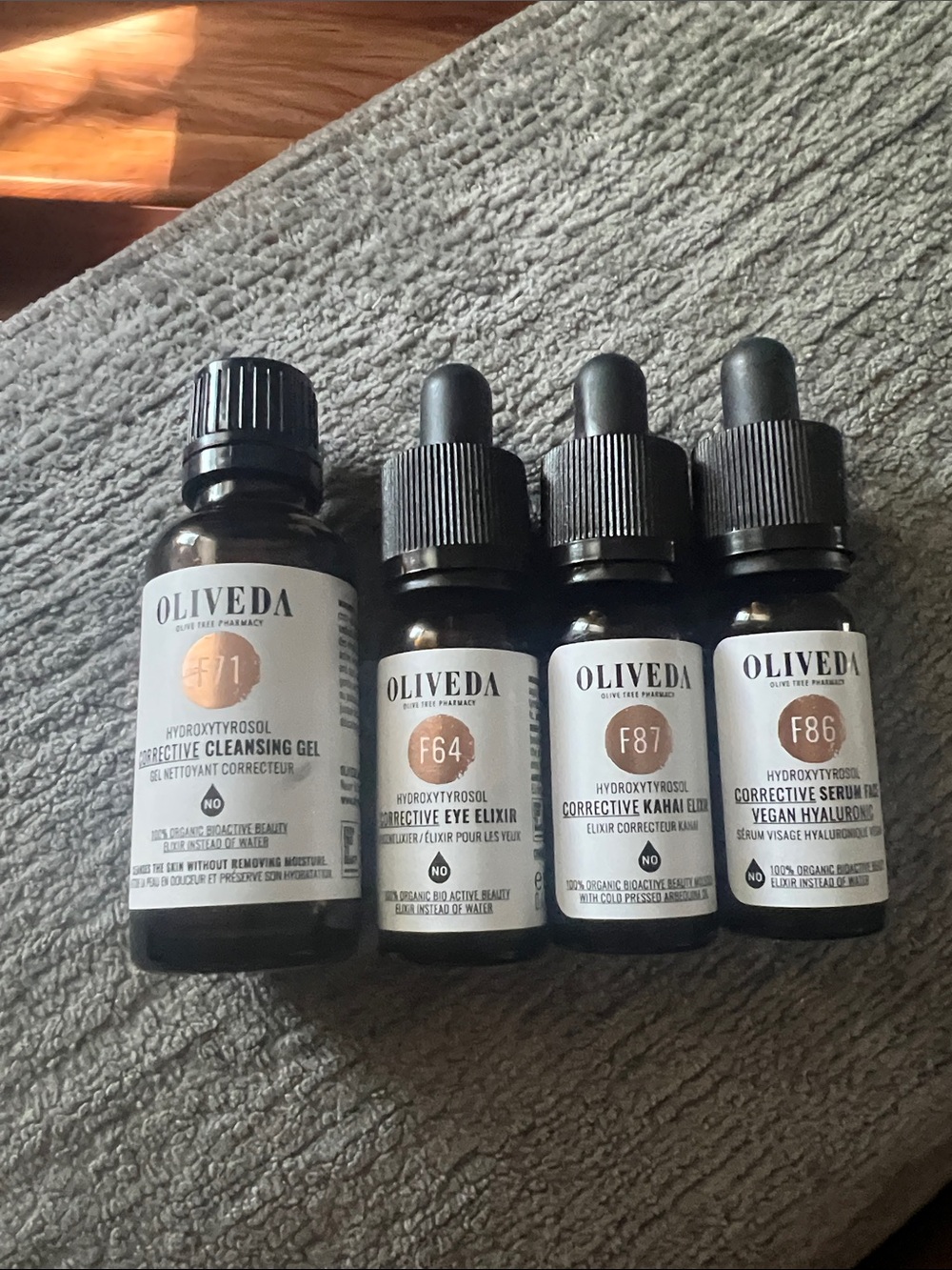 (Oliveda) Skincare Set in Brown and Black